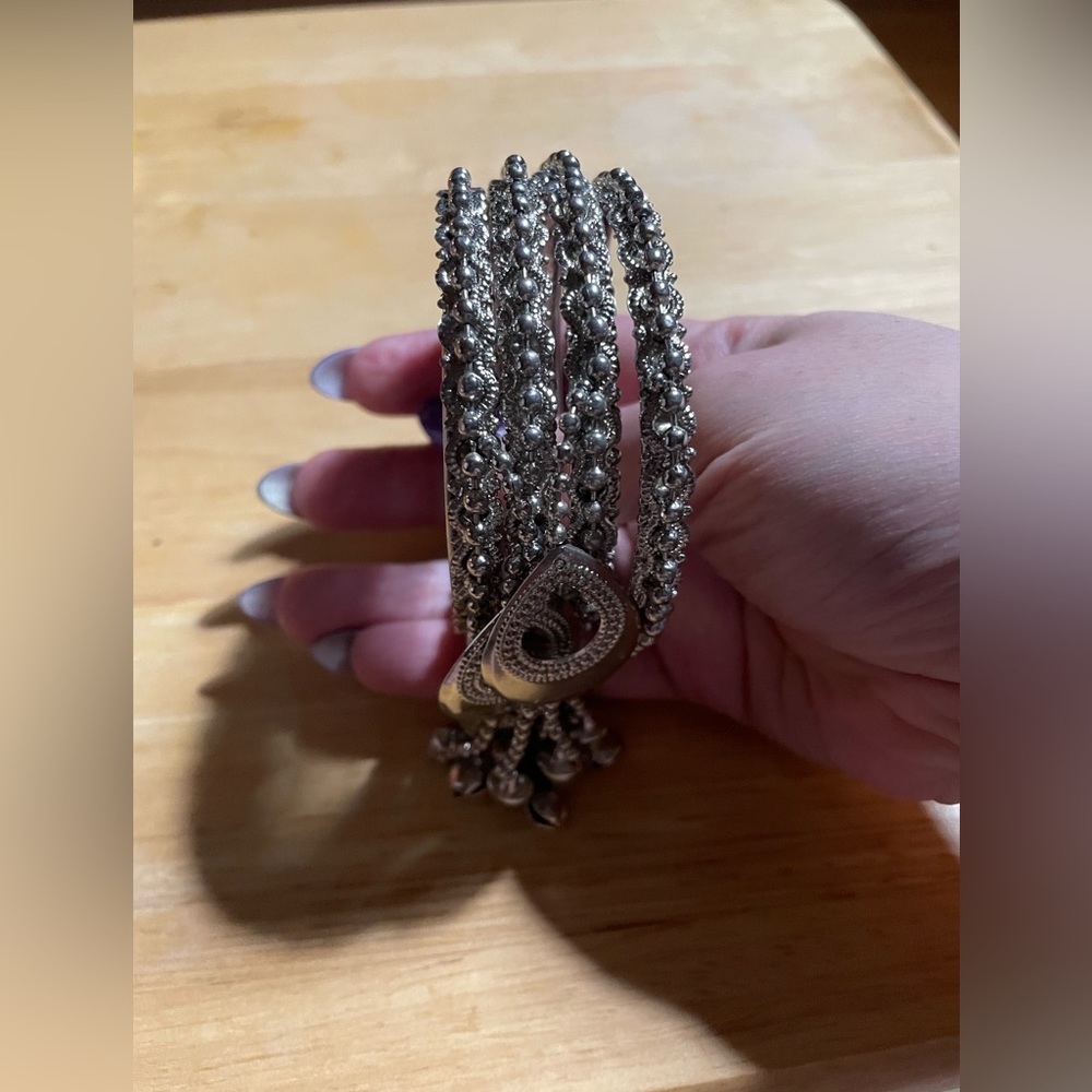 4 bangle bracelets - Picture 3 of 4